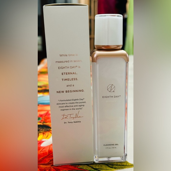 Eight Day Skincare Anti-Aging Cleansing Gel 1.7 oz. Brand New in Box - Picture 6 of 6